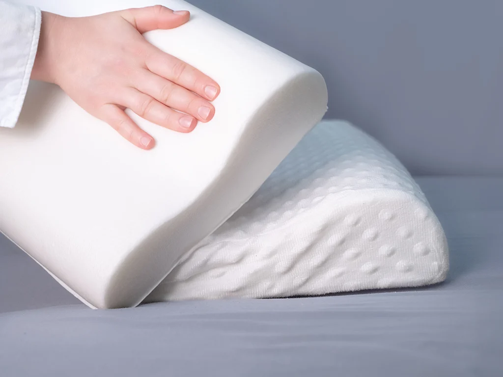 النوم غير المريح أثناء السفر: الحل في الوسادة الطبية